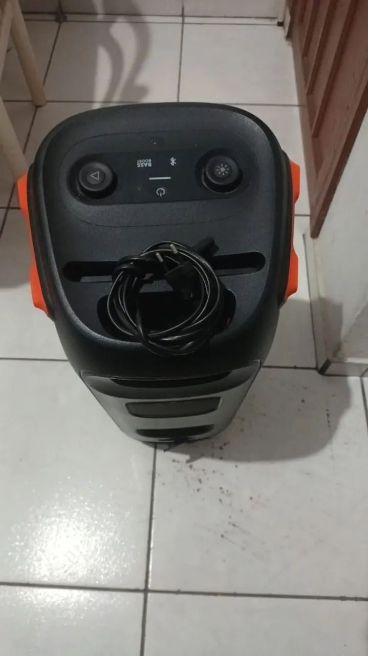 Venda em perfeito estado de uso caixa original da JBL .aceito proposta  - Foto 2