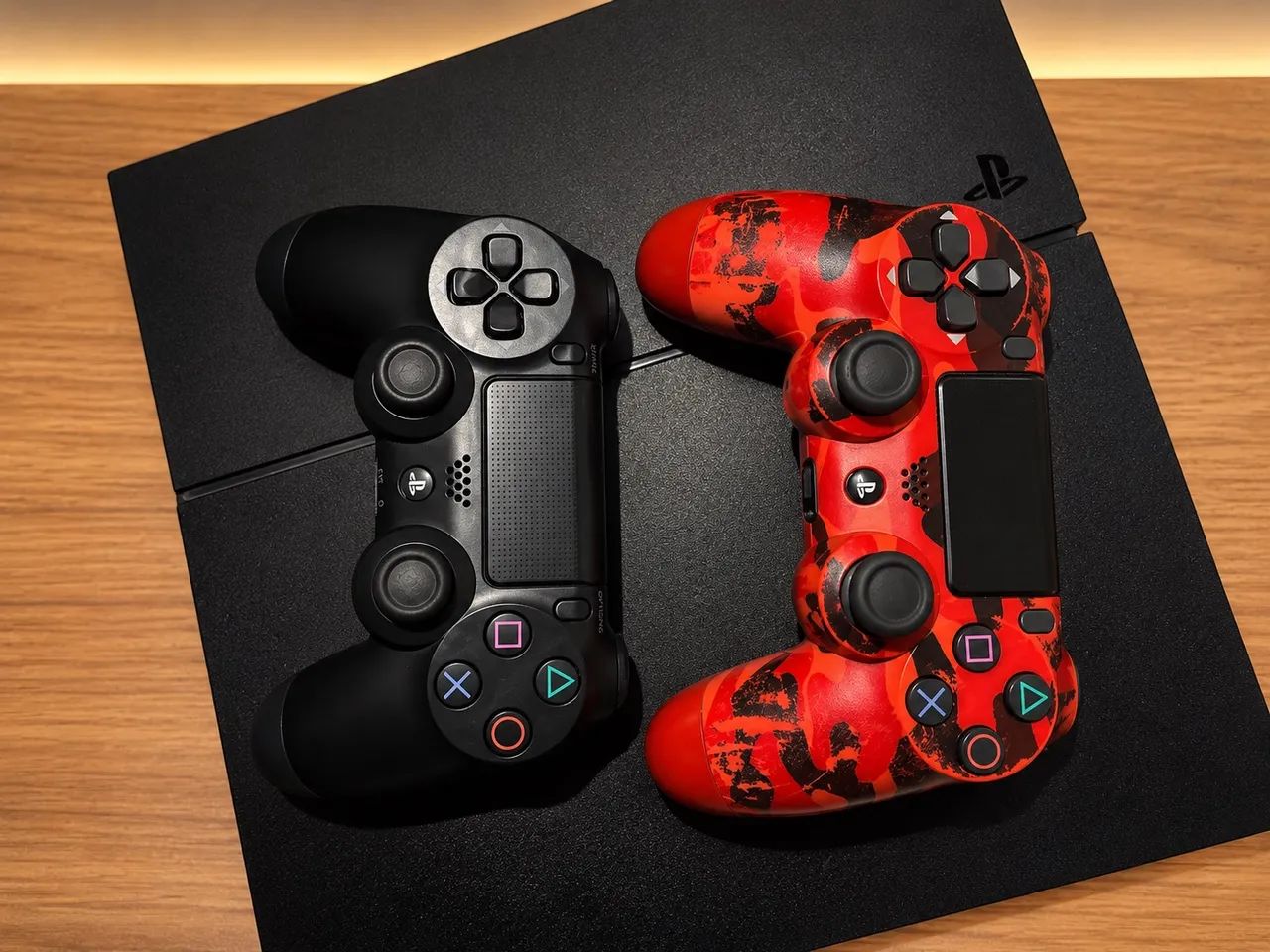 PS4 Fat 1TB + 2 Controles + FC26  - Foto 3