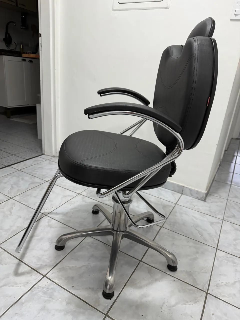 Cadeira de Cabeleireira ou design de sobrancelha  - Foto 2
