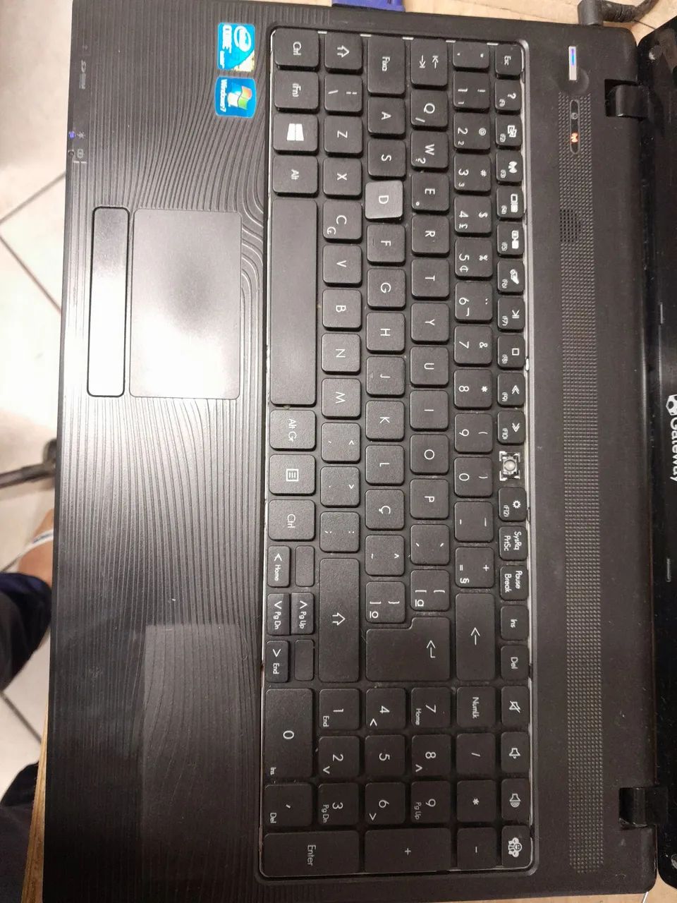 Notebook Gateway core i3, 2gb mem, só funciona tela externa, não possui fonte e  nem hd - Foto 2