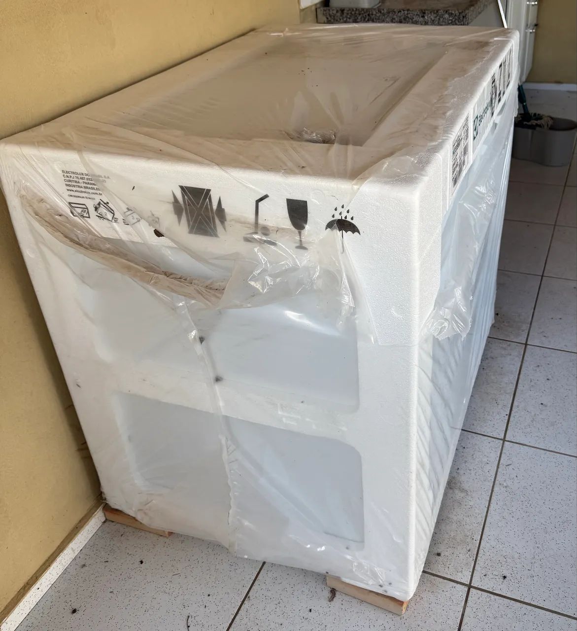 Freezer refrigerador Eletrolux 314 L - Foto 3