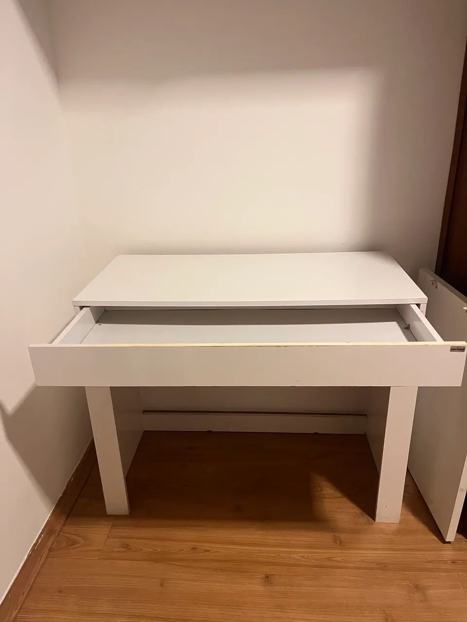 Escrivaninha para quarto em MDF