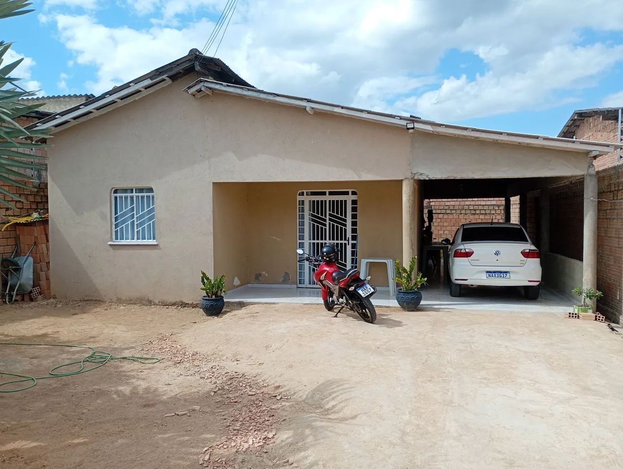 Aluga-se casa no João de barro