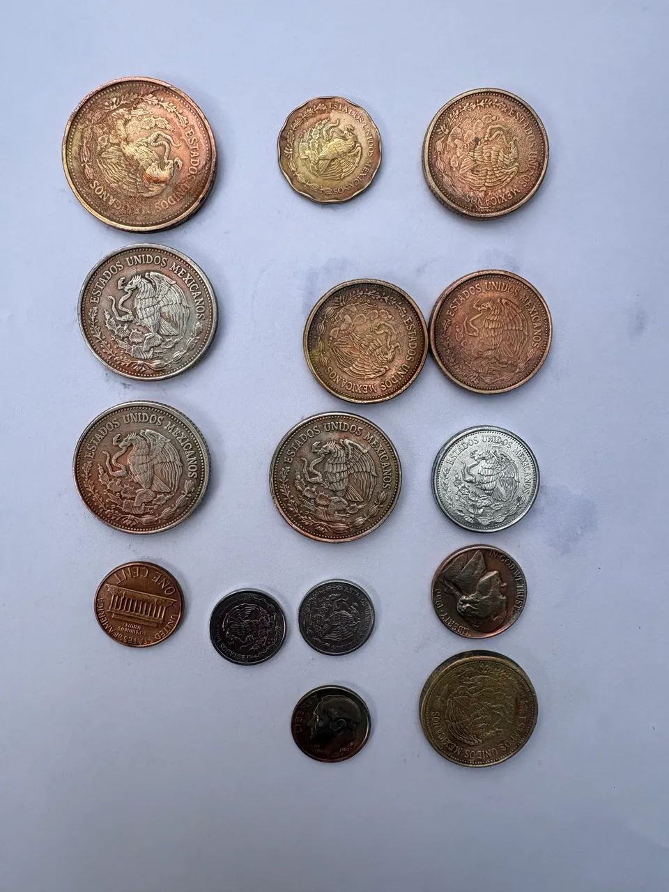 Lote com 15 moedas antigas estrangeiras no estado! - Foto 2