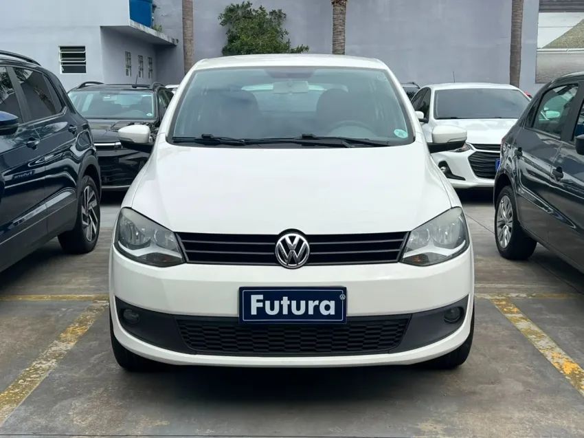 Volkswagen Fox 1.0 MI Total Flex 8V 5P 2014 - Foto 2
