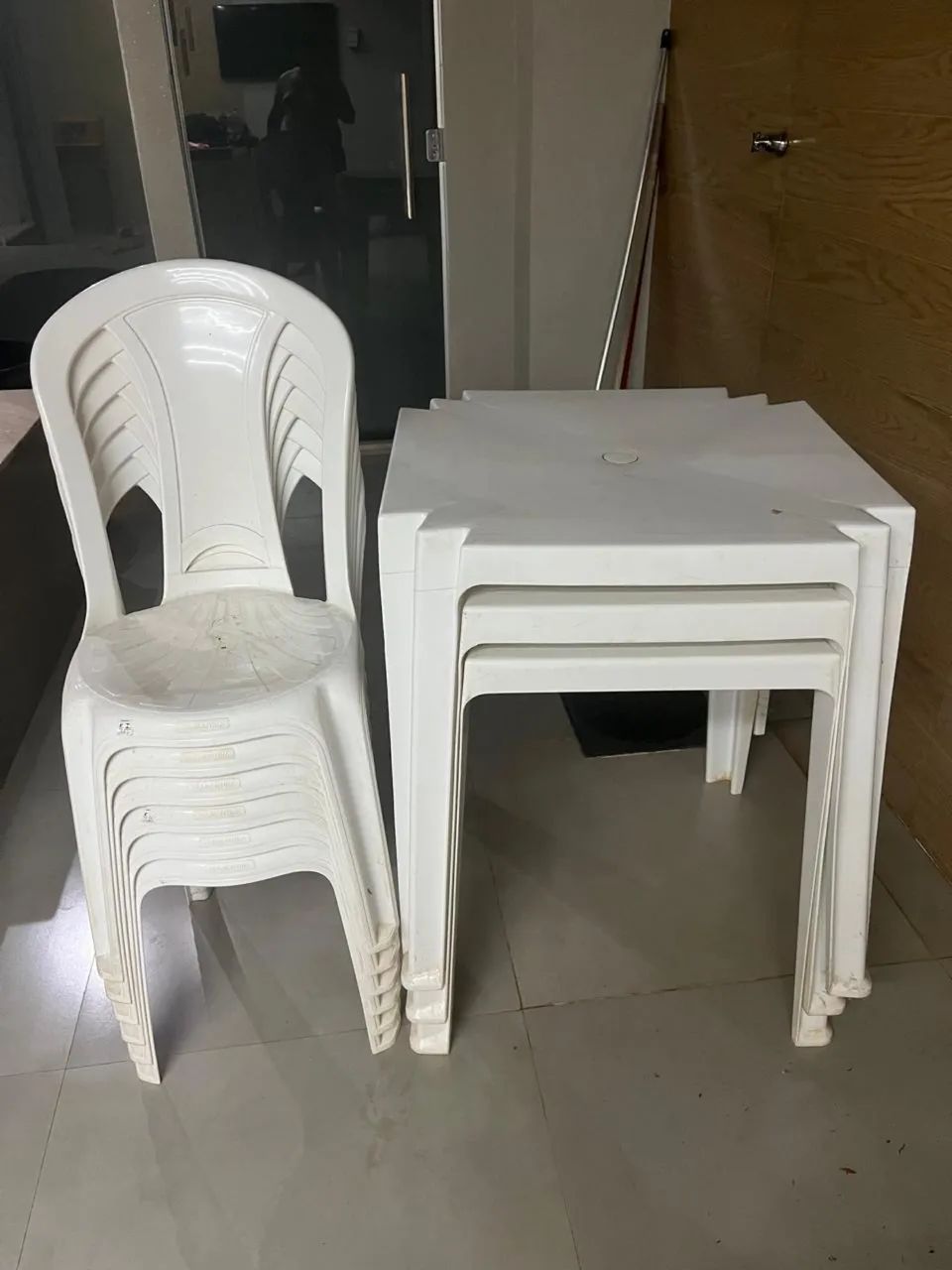 Cadeiras e mesas