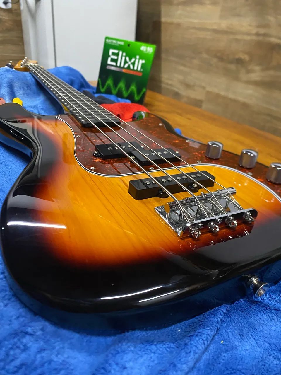 Contra Baixo EKO Guitars  - Foto 2