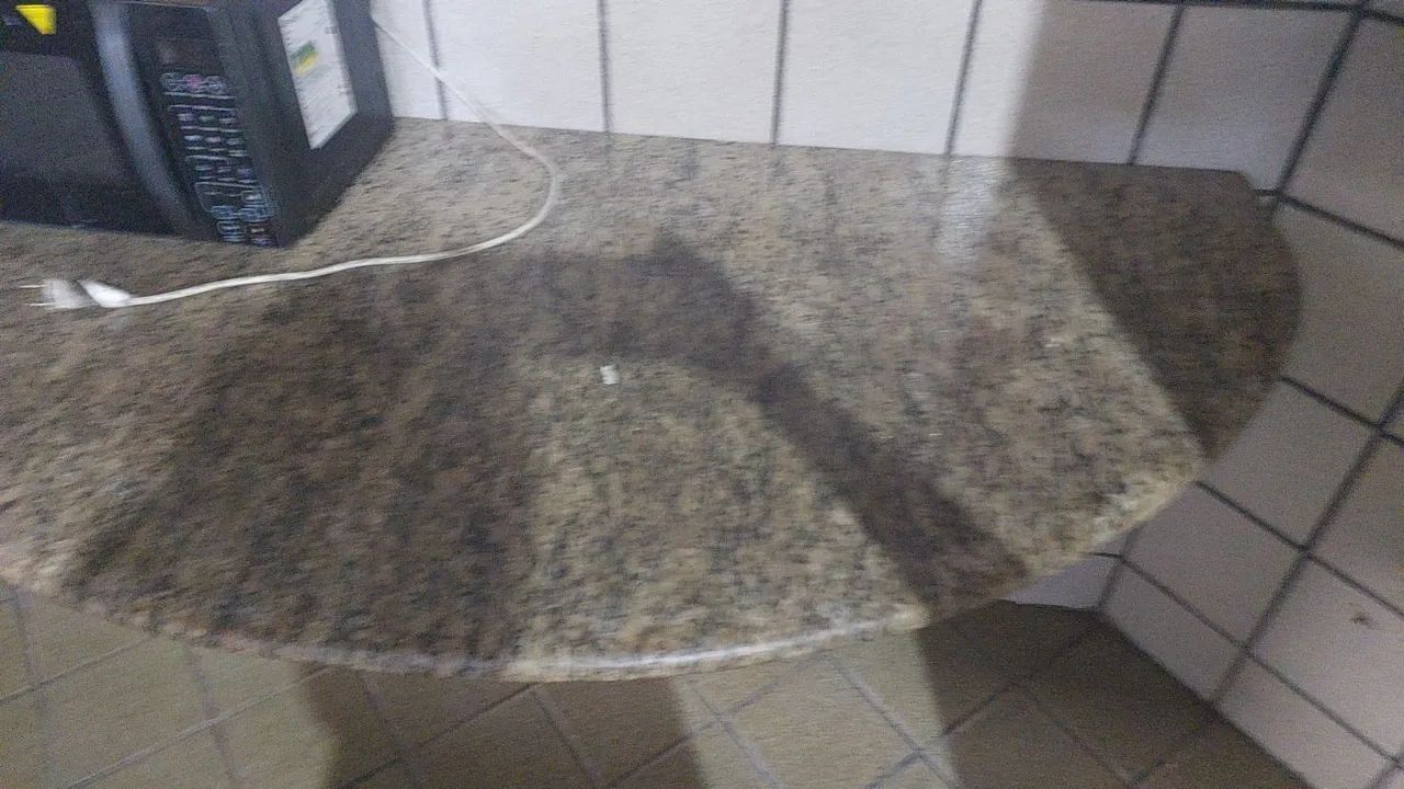 Vendo ou troco mesa de granito - Foto 4
