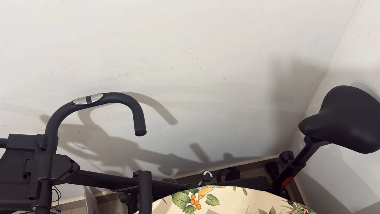 Vendo Bicicleta ergométrica semi nova - Foto 4