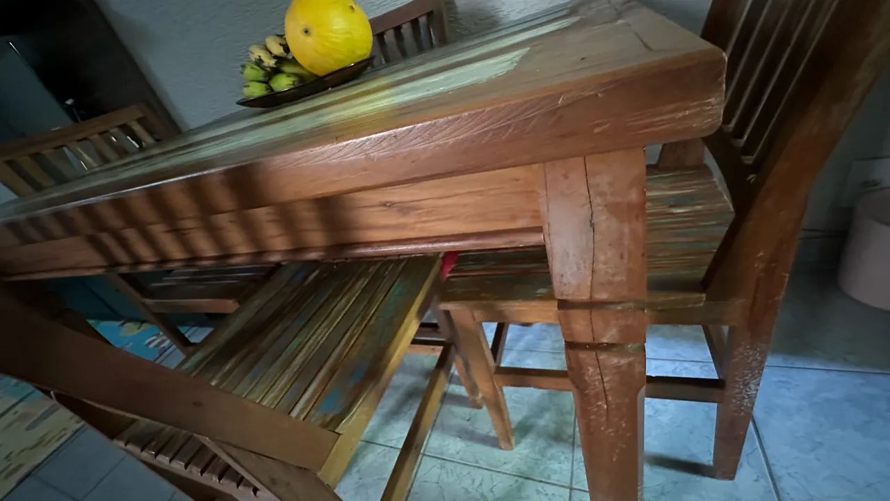 Mesa com cadeiras em madeira  - Foto 4
