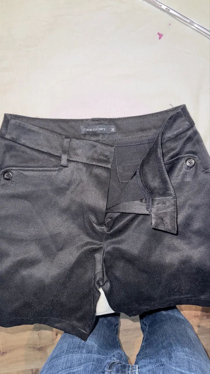 Shorts Gregory preto tamanho 38. Acetinado.   - Foto 3