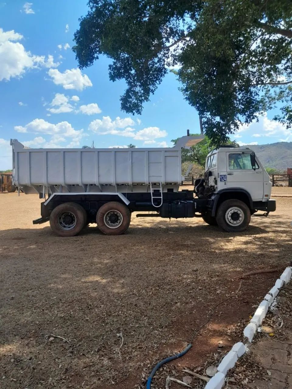 Caminhão Caçamba tracado 26 260W  - Foto 2