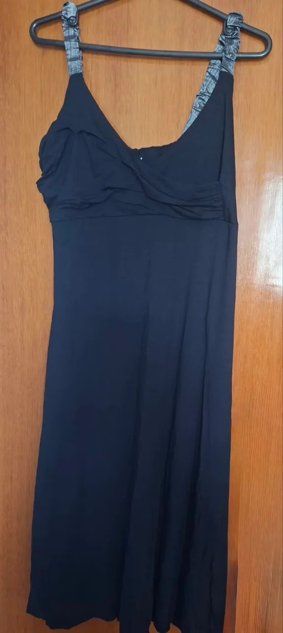 Vestido Preto com Detalhe Cinza 