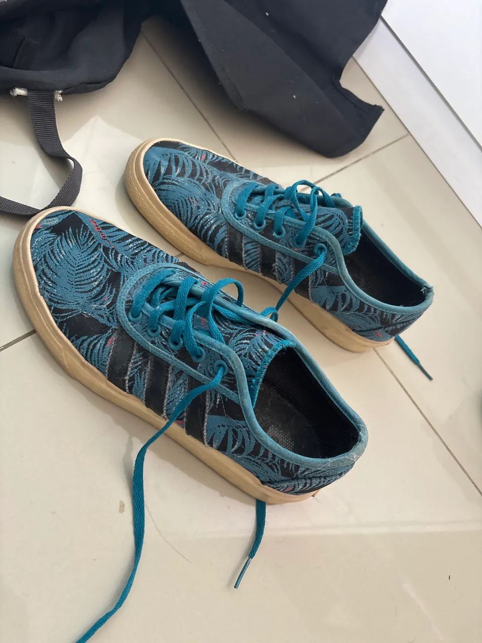 Tênis adidas