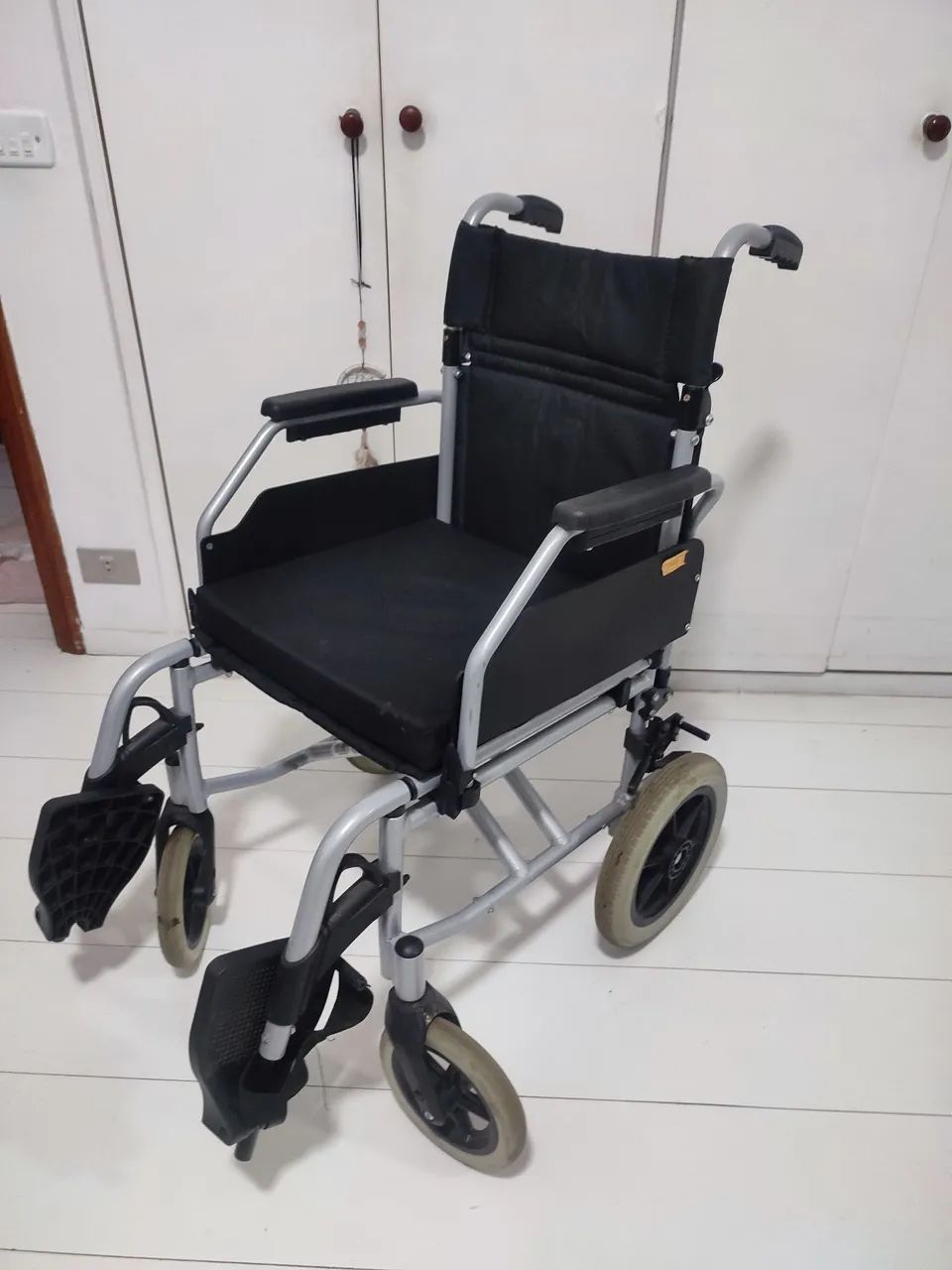 Cadeira de rodas seminova 