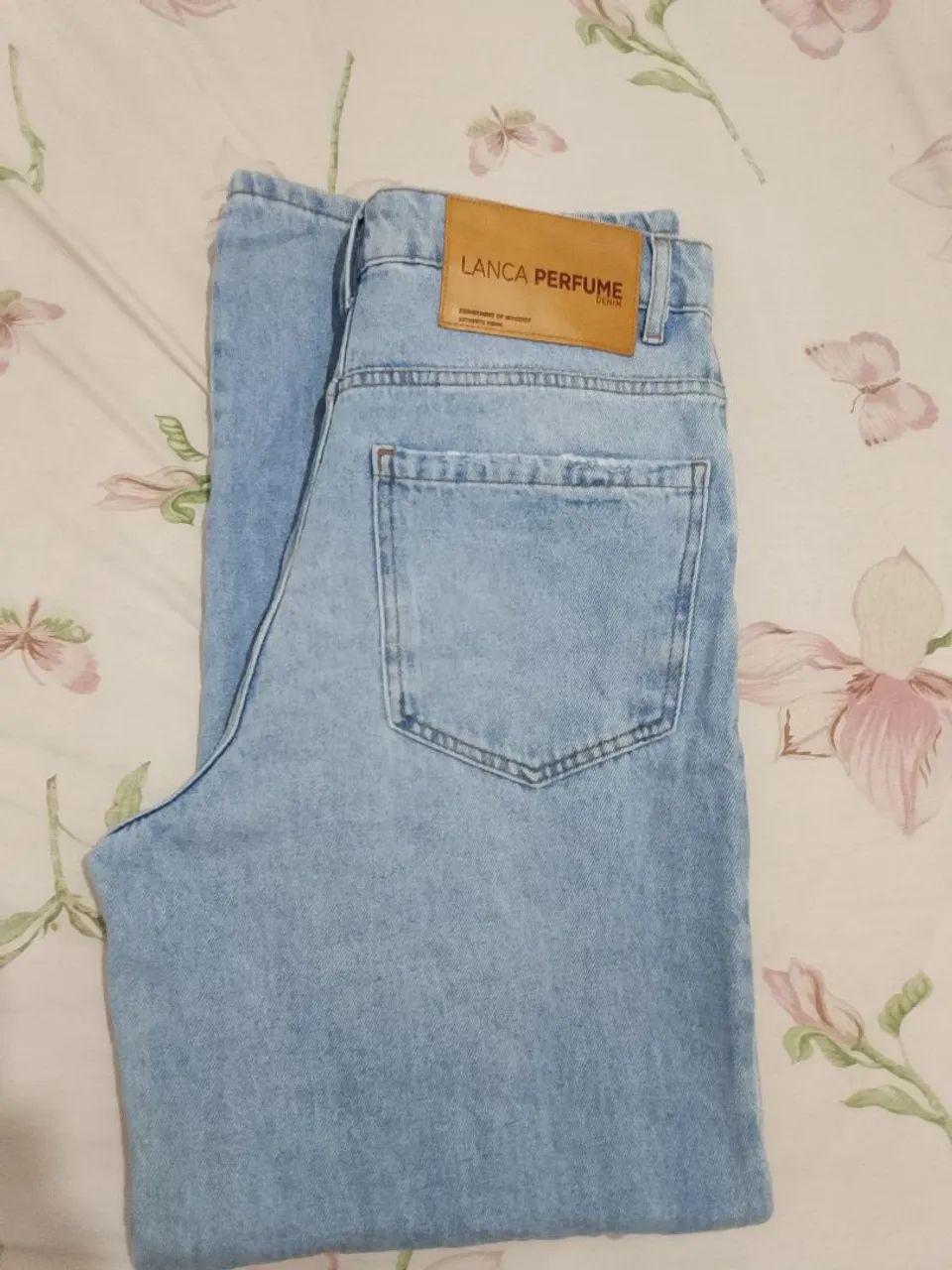 Calça jeans lança perfume - Foto 2