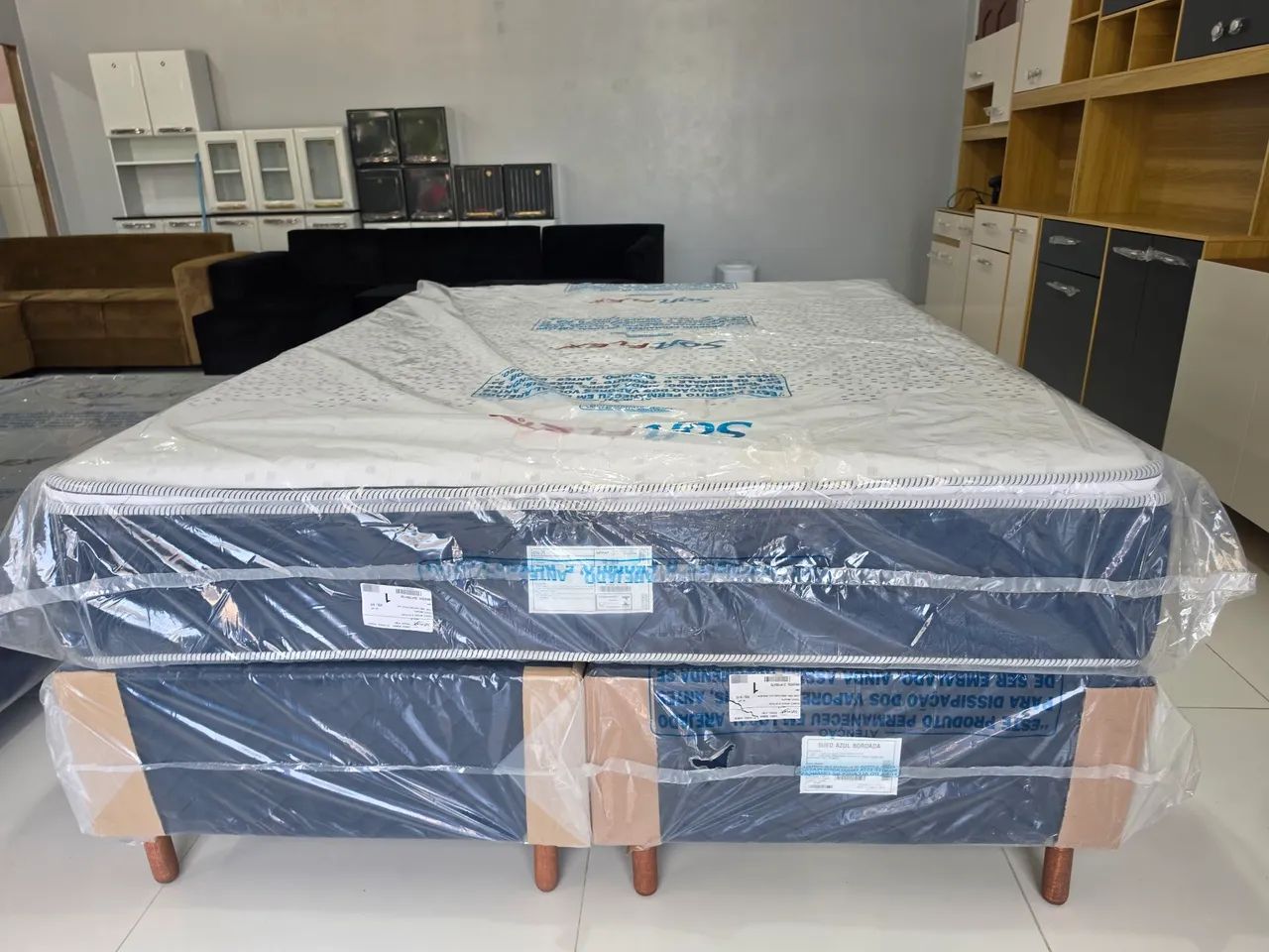 Cama queen nova