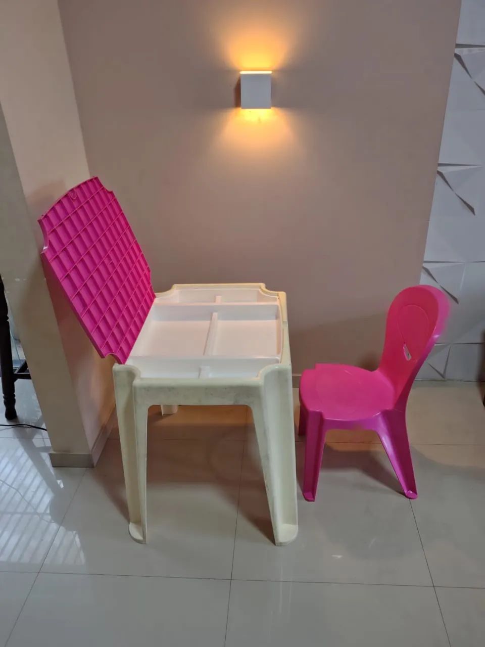 Mesa com cadeira infantil