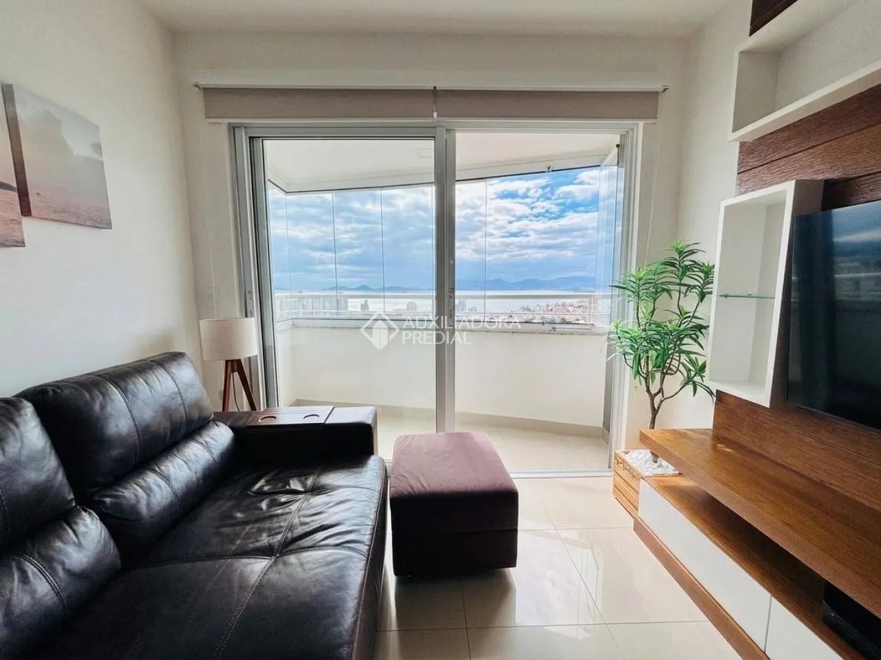 Apartamento mobiliado 2 quartos com suíte andar alto e vista mar Capoeiras - Foto 2