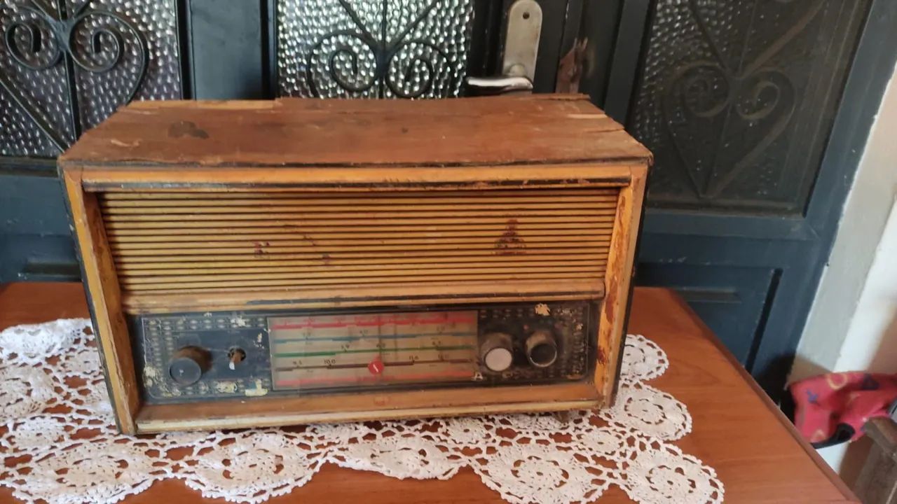 Rádio antigo para restaurar 