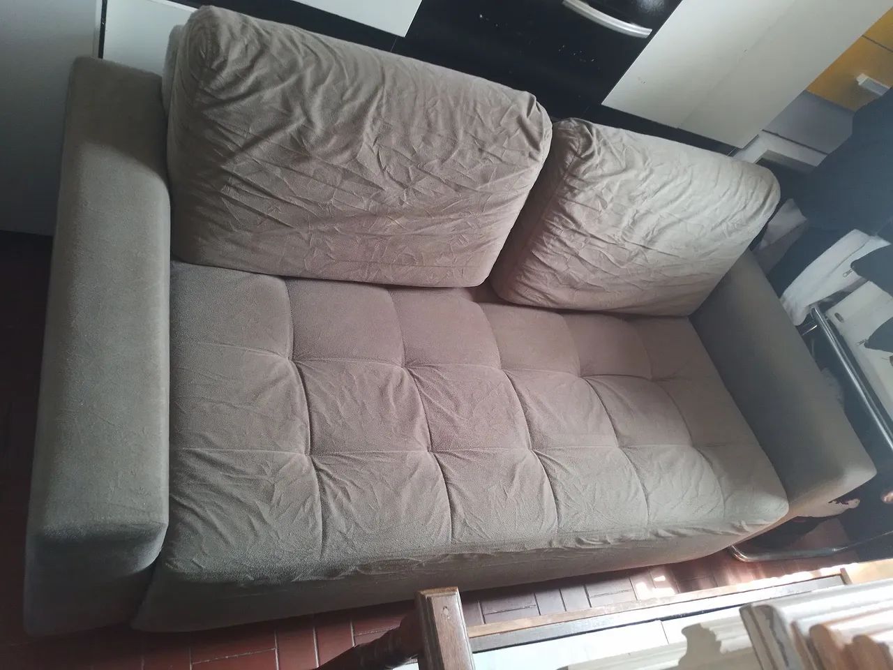 Vendo sofá 2 lugares semi novo - Foto 4