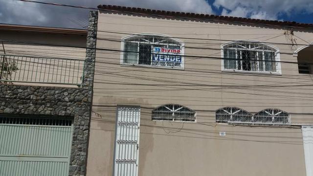 Vendo -se sobrado