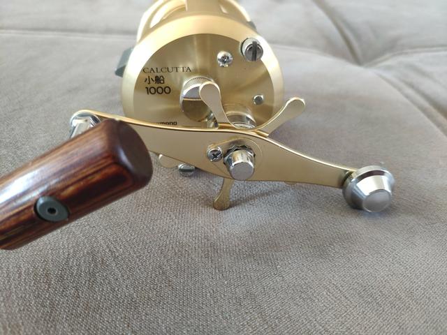 Vendo carretilha shimano calcutá 1000 zera - Foto 3