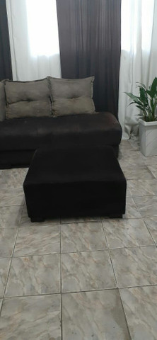 Puff em suede marrom já limpo e higienizado