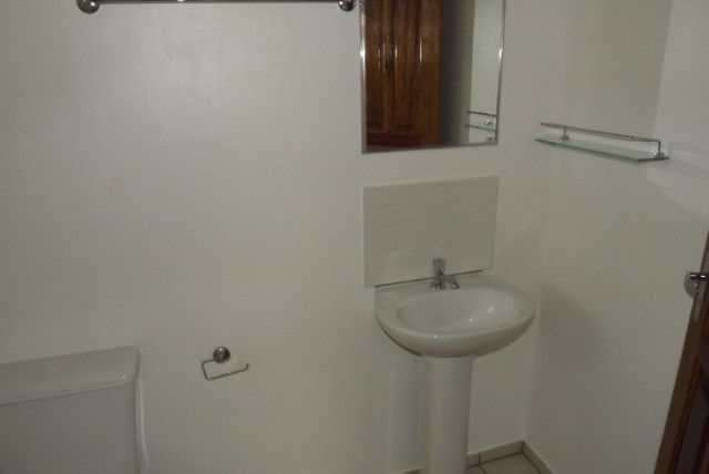Apto 2 quartos, banheiro, sala, cozinha, lavanderia e garagem coberta - Foto 5