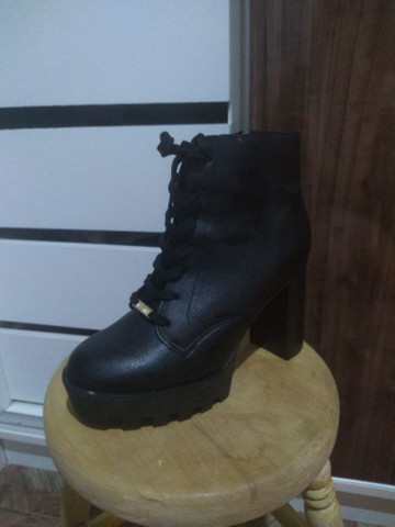 Sapatos número 39 / Jorge Bischoff, Vizzano e Via Marte - Foto 2