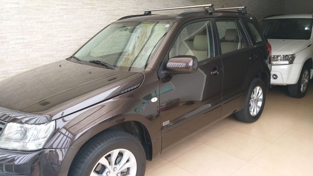 Suzuki Grand Vitara 4x4 Limited Edition com teto solar e automático