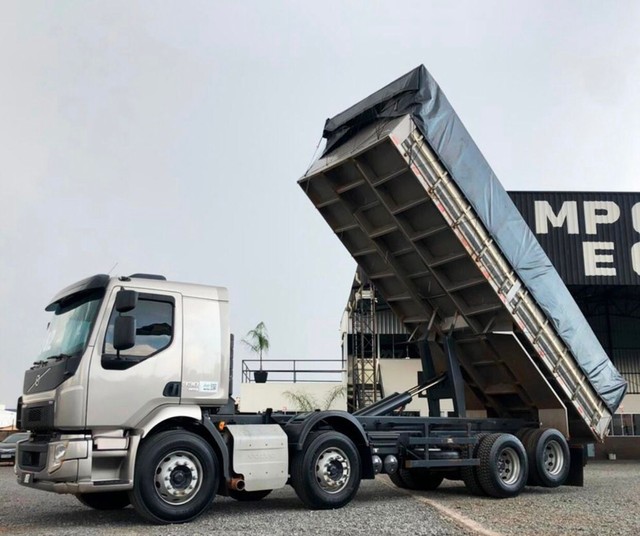 VOLVO VM330 2019 8X2