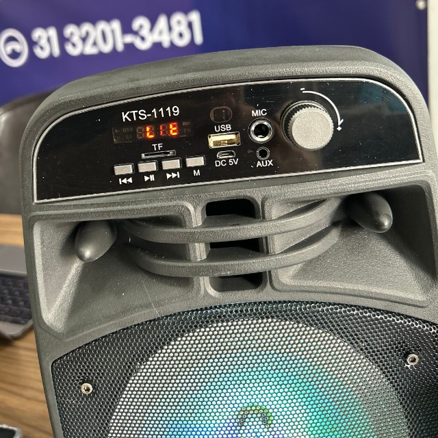 Caixa de Som Bluetooth Portátil Amplificada Com Microfone e Controle KTS - Foto 4