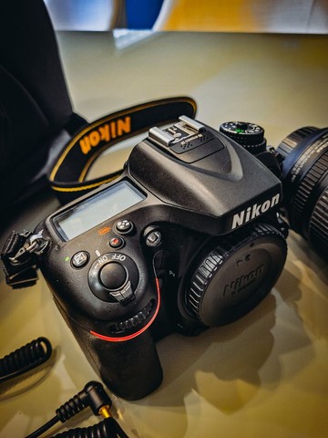 Camera Nikon D7100 + Lente 18-105mm + Acessórios.