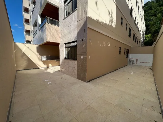 Bairro Santa Helena, apartamento garden, 2 suítes, vaga, elevador, ampla área externa