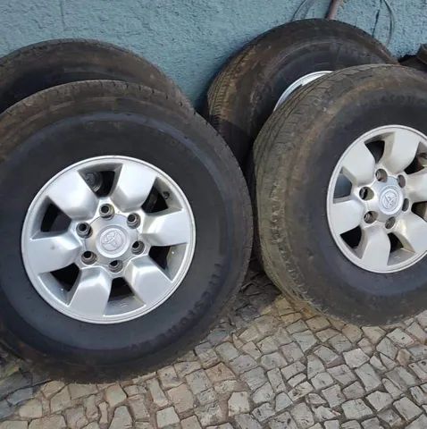 RODAS E PNEUS TOYOTA HYLLUX