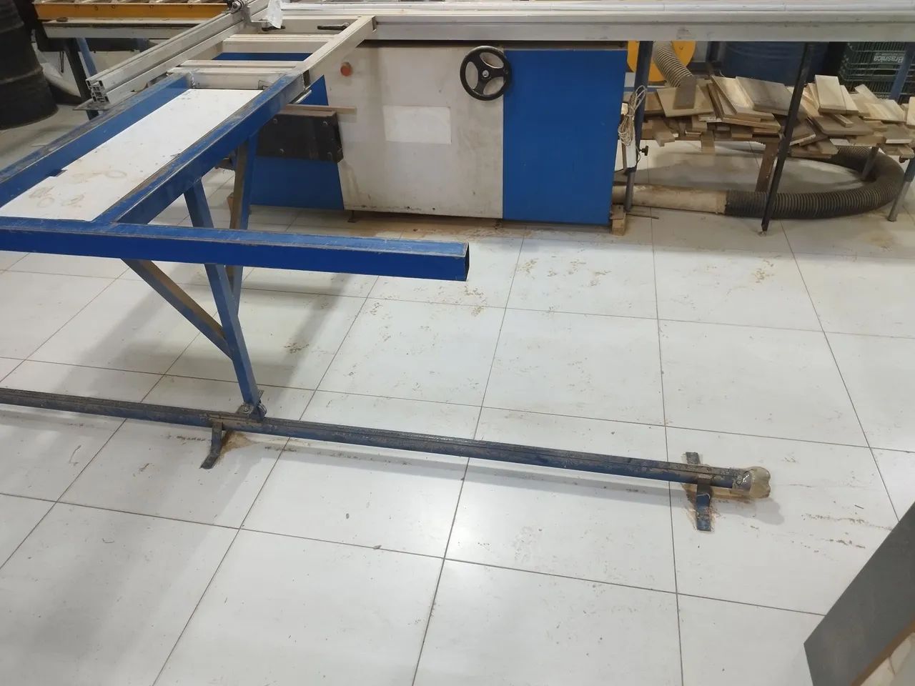 Serra esquadrejadeira de precisão.  Com roletes - Foto 4