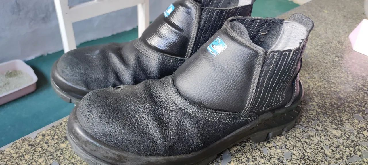 Botas de Segurança 1 Zerada e 1 Semi Nova !!!! - Foto 5
