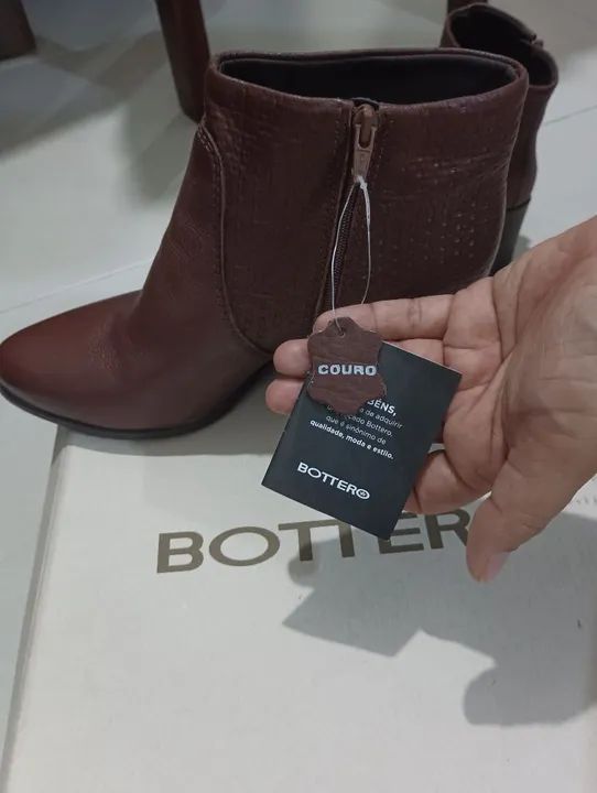 Bota curta feminina em couro  - Foto 4