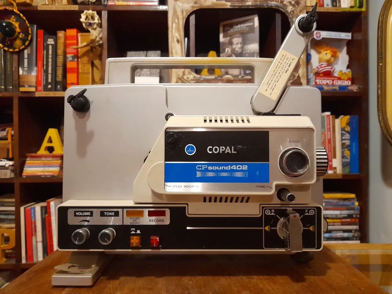 Projetor de rolo de filme super 8mm CP Sound 402