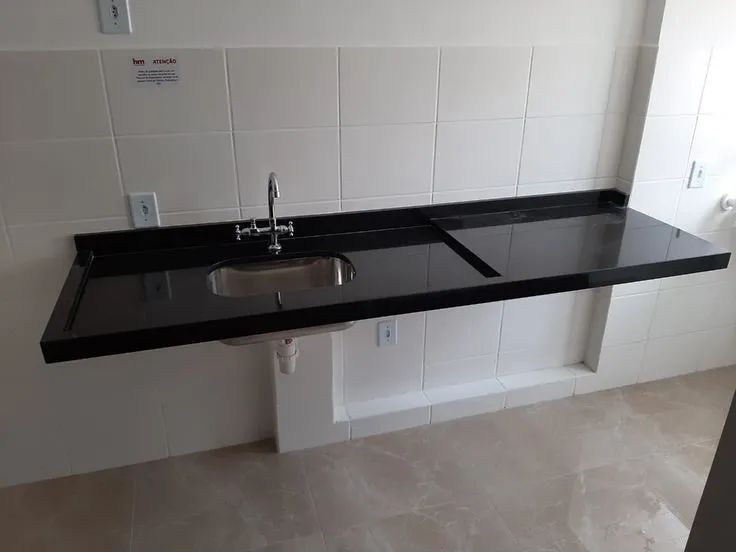 Pia de cozinha em granito preto