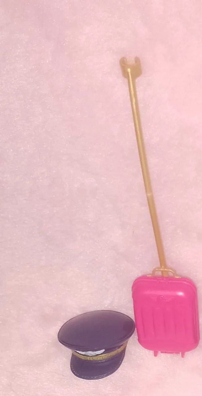 Lote de acessórios da Barbie e brinquedos.