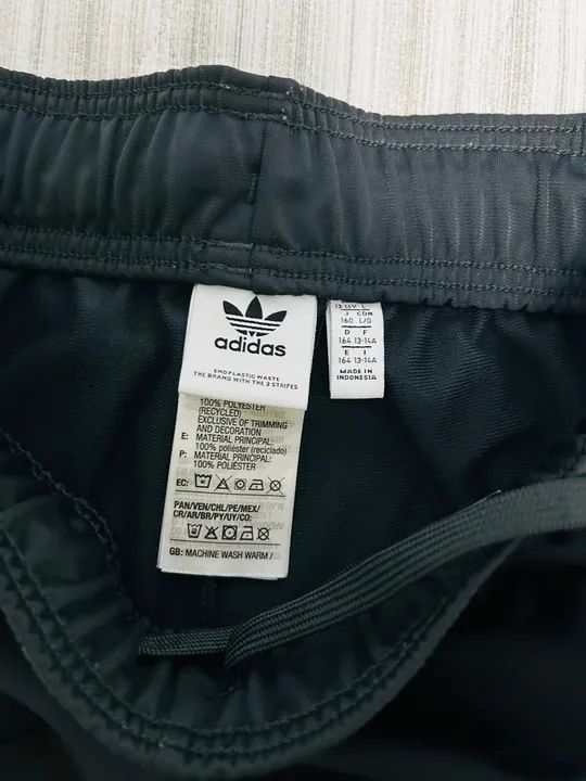 Calça Adidas original - Preta - Tamanho L - 13/14 anos - Foto 3