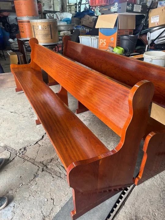 Banco de madeira maciça - ideal para igreja ou eventos - Foto 4