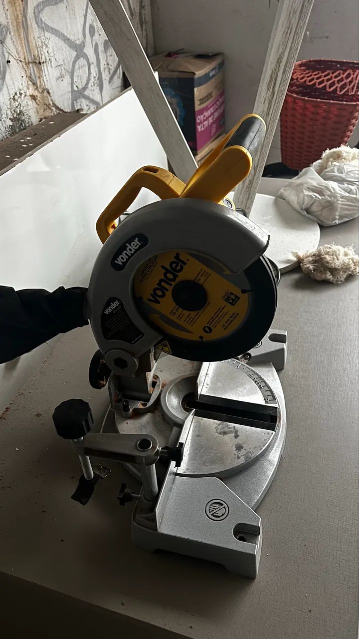 Vende- se.  meia esquadria e furadeira de bancada  - Foto 3