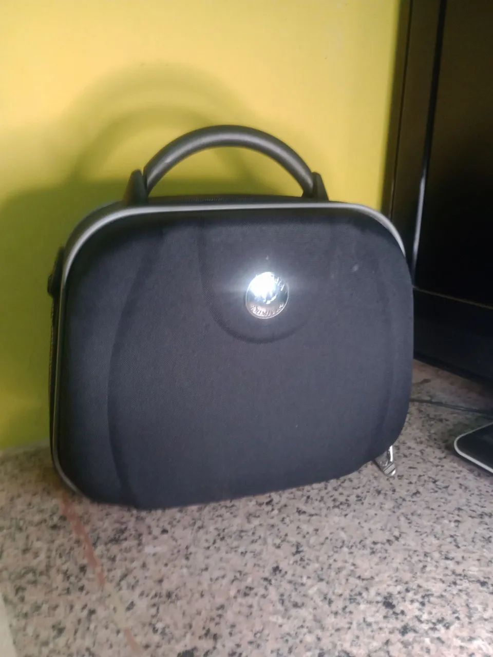 Bolsa de Mão Preta com Detalhes - Foto 5