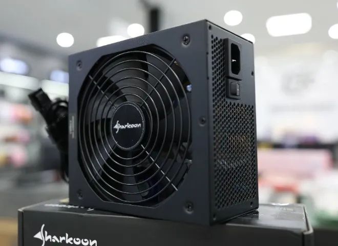Alimentatore PC Sharkoon WPM Gold Zero 750W - 80 Plus Gold, Semi Modulare, Zero RPM, Compatibile Ryzen
