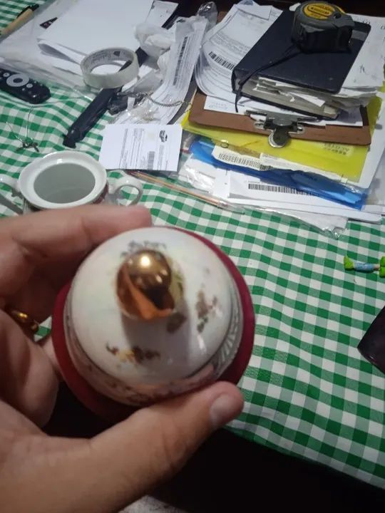 Açucareiro com tampa abaptada em porcelana real com fios dourados linda e rara - Foto 6