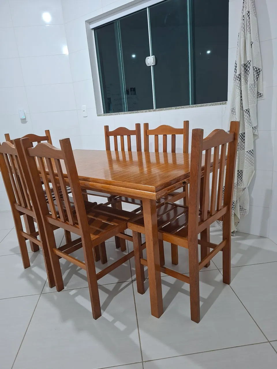 Mesa de Jantar em Madeira com 6 Cadeiras