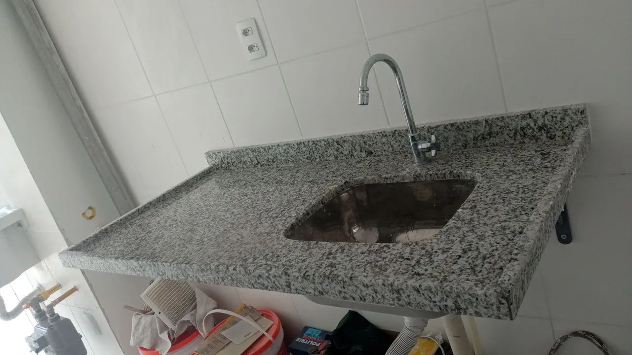 Pia de granito com cuba e torneira  - Foto 5